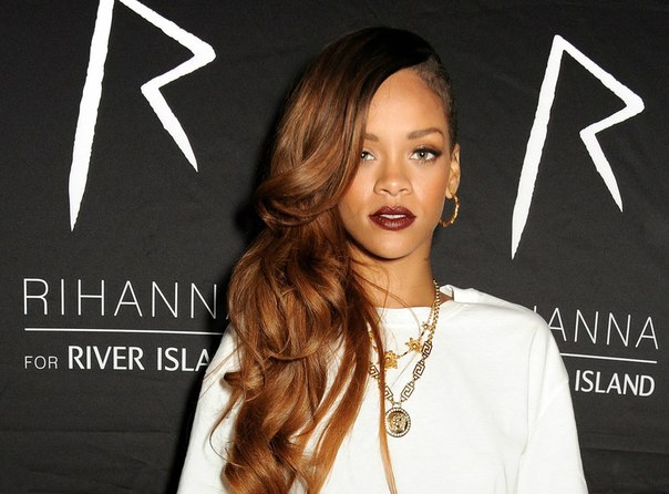 Рианна. ФОТО: RIHANNA НА ВСТРЕЧЕ В «RIVER ISLAND» 