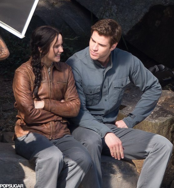 Дженнифер Лоуренс. Съемки Дженнифер Лоуренс и Лиама Хемсворта на съемочной площадке Голодных игр: в Атланте 1 октября.