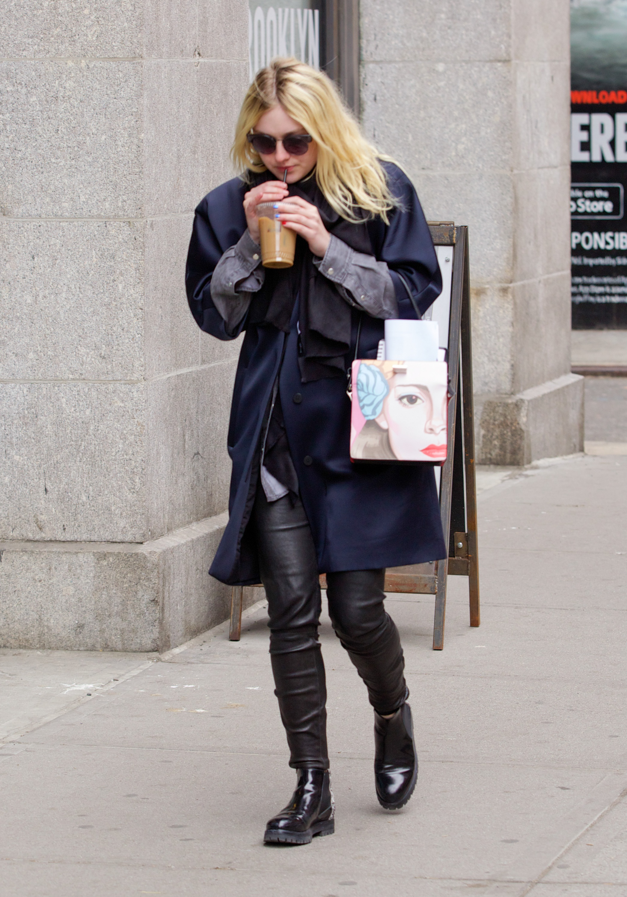 Дакота Фаннинг. Дакота с Джейми прогуливались в Нью-Йорке, в районе Сохо.