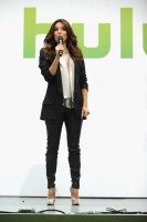 Ева Лонгория. Ева Лонгория приняла участие в Hulu Upfront Event  в Нью-Йорке.