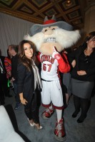 Ева Лонгория. Ева Лонгория приняла участие в Hulu Upfront Event  в Нью-Йорке.