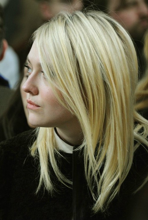 Дакота Фаннинг. Дакота побывала на модном показе брэнда "Proenza Schouler" в Нью-Йорке.