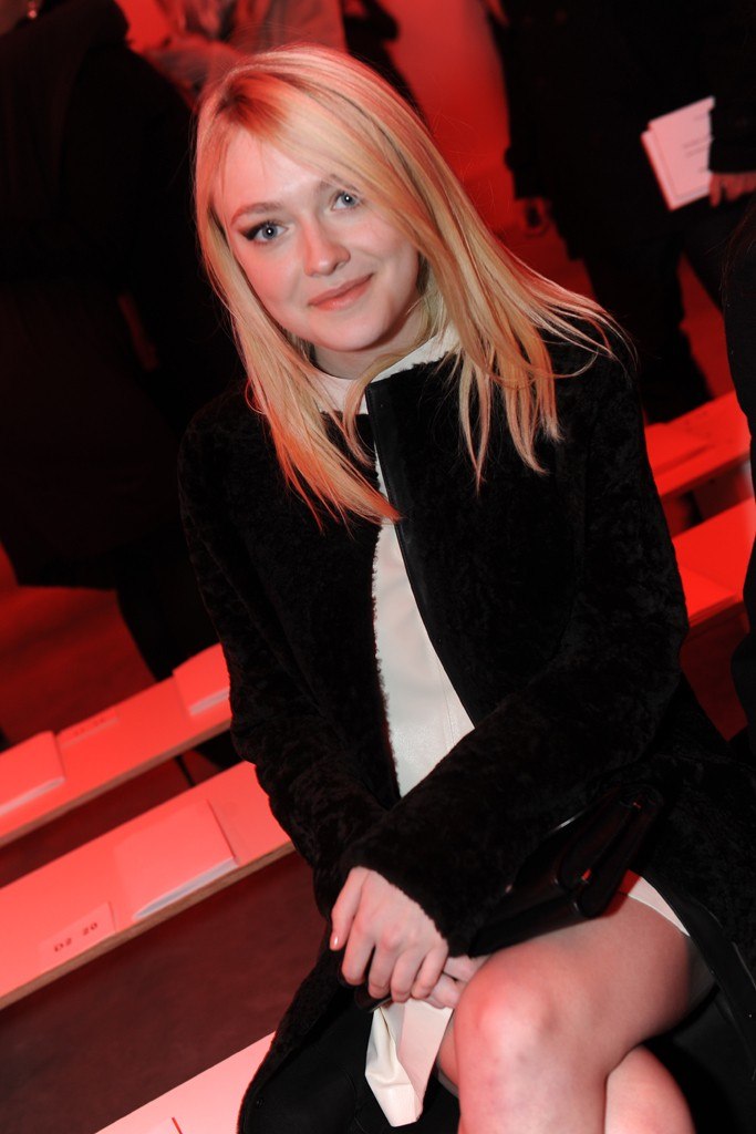 Дакота Фаннинг. Дакота побывала на модном показе брэнда "Proenza Schouler" в Нью-Йорке.