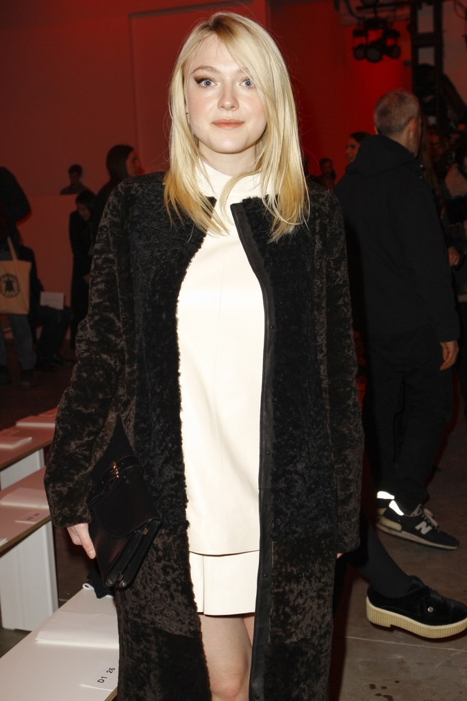 Дакота Фаннинг. Дакота побывала на модном показе брэнда "Proenza Schouler" в Нью-Йорке.