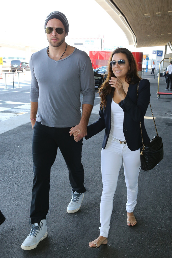 Ева Лонгория.  Ева Лонгория и ее бойфренд Эрнесто Аргуэлло прибыли в Париж.