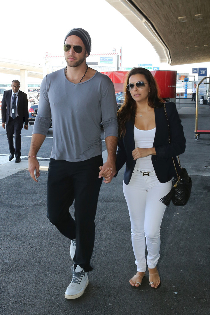 Ева Лонгория.  Ева Лонгория и ее бойфренд Эрнесто Аргуэлло прибыли в Париж.