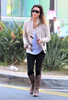 Ева Лонгория. 30 октября 2013 -  Ева Лонгория отправилась на завтрак  в Беверли Хиллз, Калифорния.
