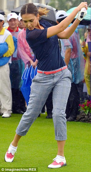 Джессика Альба. Джессика Альба приняла участие в турнире по гольфу World Celebrity Pro-Am в Mission Hills Haikou