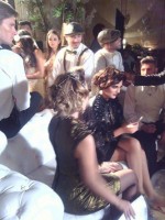 Химена Наваррете. Химена снялась в клипе певицы Belinda, они примеряли на себе образы разных эпох.