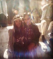 Химена Наваррете. Химена снялась в клипе певицы Belinda, они примеряли на себе образы разных эпох.