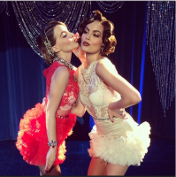 Химена Наваррете. Химена снялась в клипе певицы Belinda, они примеряли на себе образы разных эпох.