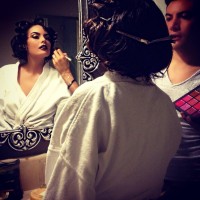 Химена Наваррете. Химена снялась в клипе певицы Belinda, они примеряли на себе образы разных эпох.