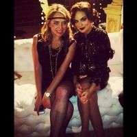 Химена Наваррете. Химена снялась в клипе певицы Belinda, они примеряли на себе образы разных эпох.