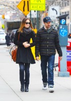 Оливия Уайлд. Оливия и Джейсон во время прогулки по улицам Нижнего Манхэттена