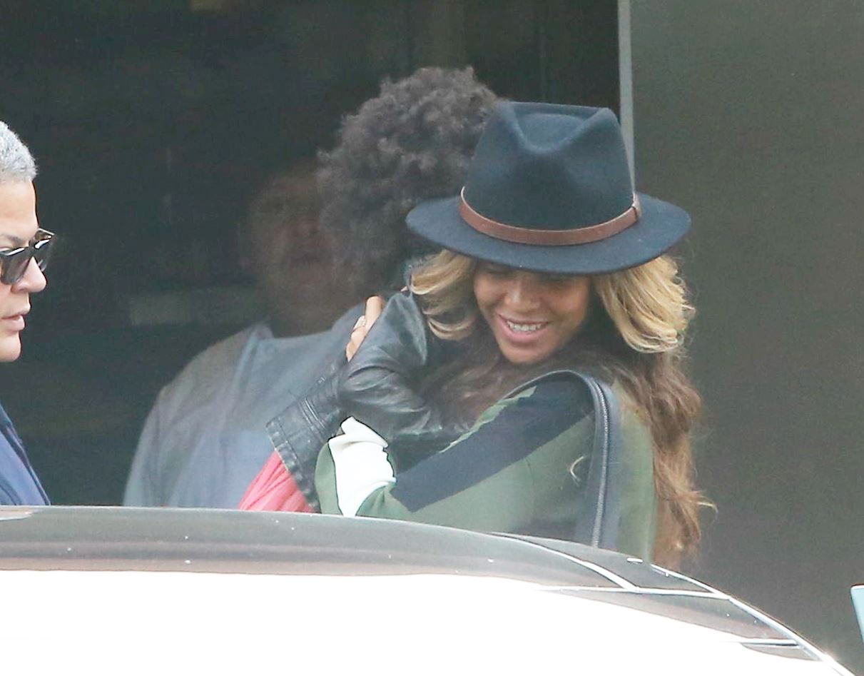 Бейонсе Ноулз. Семья Картер-Ноулз посетила ресторан «Nobu» в Майами, Калифорния