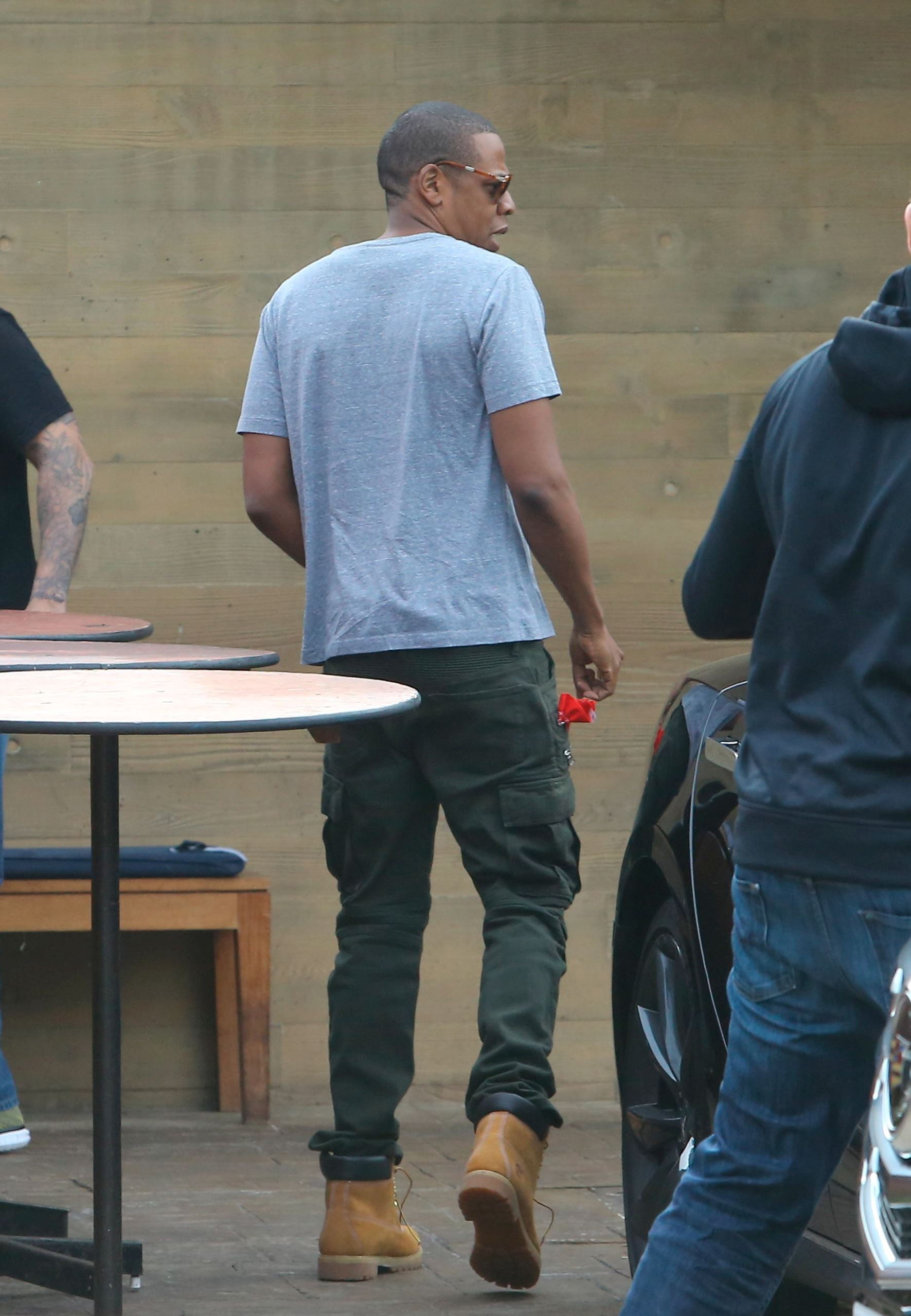 Бейонсе Ноулз. Семья Картер-Ноулз посетила ресторан «Nobu» в Майами, Калифорния