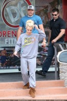 Бритни Спирс. 21 июля - Бритни и Дэвид посетили салон Forever Bella Spa и супермаркет Gelson’s в Thousand Oaks