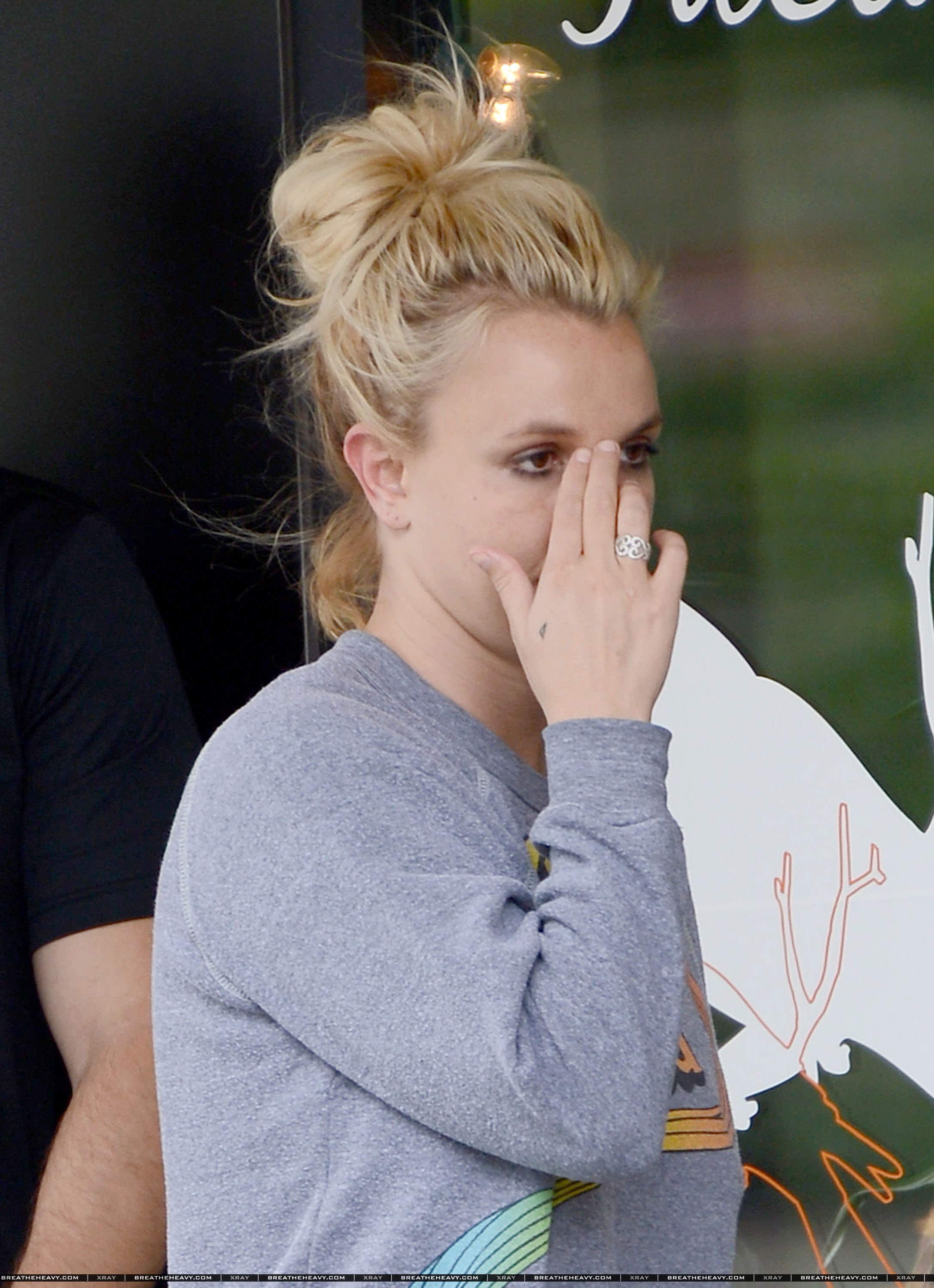 Бритни Спирс. 21 июля - Бритни и Дэвид посетили салон Forever Bella Spa и супермаркет Gelson’s в Thousand Oaks