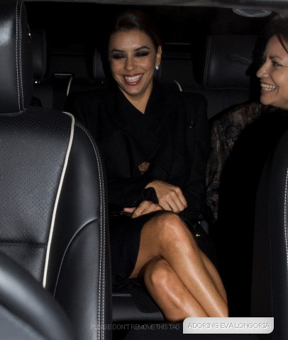 Ева Лонгория. 18 ноября 2013 - Ева Лонгория покидает  Благотворительный вечер миллиардера John Cauldwell   в западной части Лондона, Великобритания.