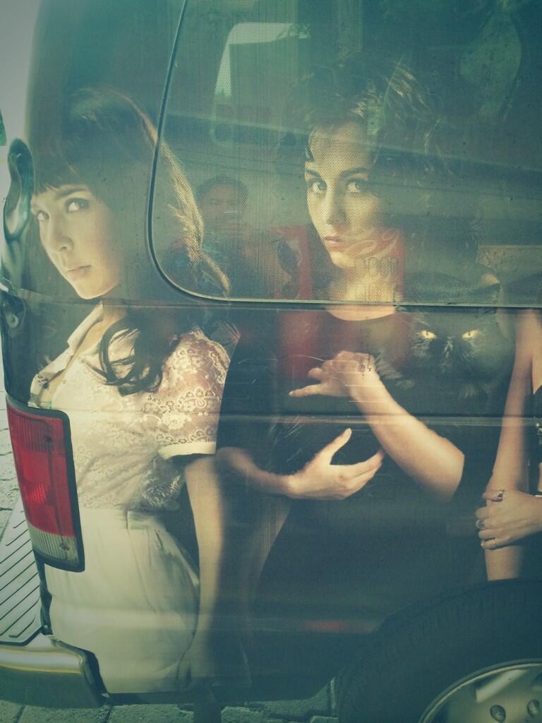 Cурия Вега. Постер фильма «Темнее ночи» в Мексике можно увидеть даже на машине))