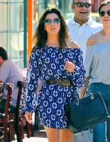 Ева Лонгория. Актриса Ева Лонгория обедает в кафе Med, в Западном Голливуде, штат Калифорния. 