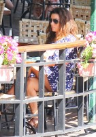 Ева Лонгория. Актриса Ева Лонгория обедает в кафе Med, в Западном Голливуде, штат Калифорния. 