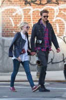 Дакота Фаннинг. И снова вездесущим папарацци удалось сфотографировать Дакоту и Джейми на улицах Нью-Йорка