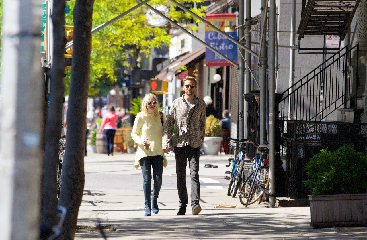 Дакота Фаннинг. Прекрасная пара Дакота и Джейми на прогулке в Нью-Йорке.