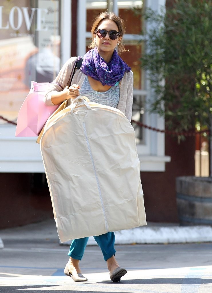 Джессика Альба. Джессика Альба на шопинге в Брентвуде