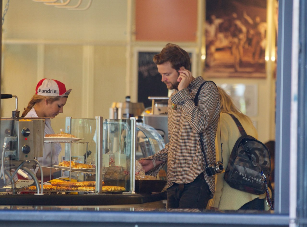 Дакота Фаннинг. Прекрасная пара Дакота и Джейми на прогулке в Нью-Йорке.