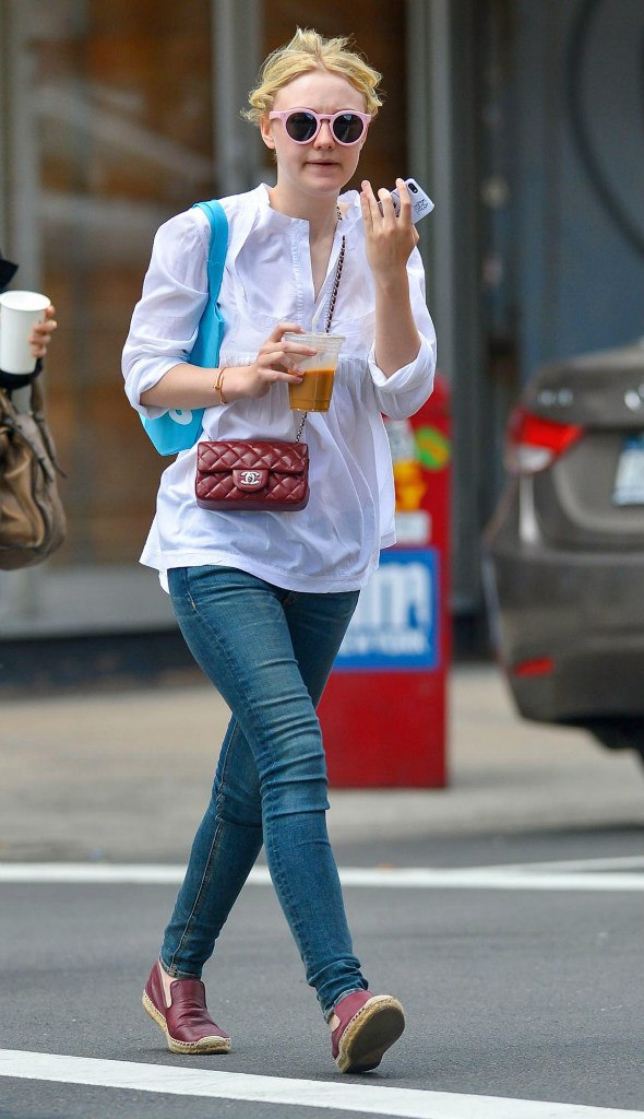 Дакота Фаннинг. фото Дакоты в Нью-Йорке, на этот раз без Джейми.