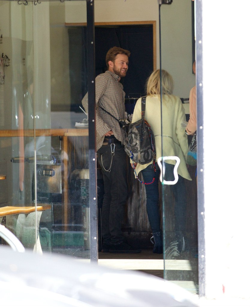 Дакота Фаннинг. Прекрасная пара Дакота и Джейми на прогулке в Нью-Йорке.