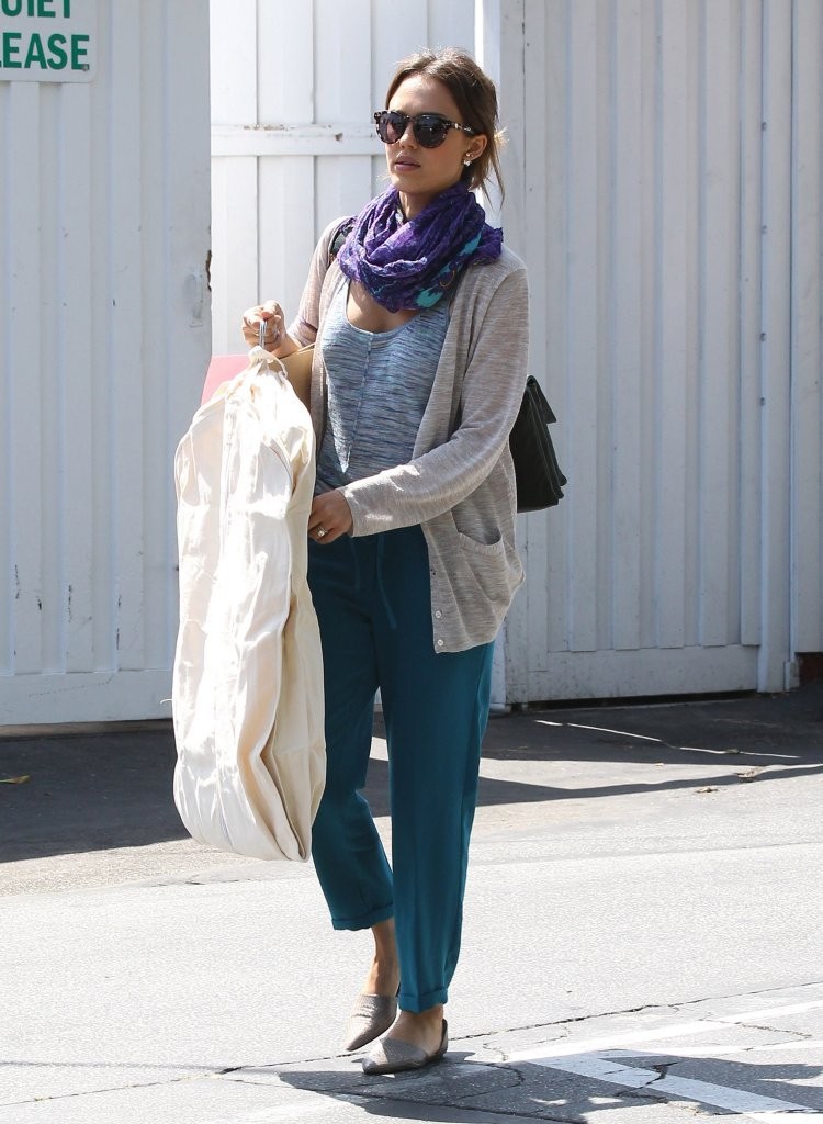 Джессика Альба. Джессика Альба на шопинге в Брентвуде