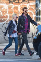 Дакота Фаннинг. И снова вездесущим папарацци удалось сфотографировать Дакоту и Джейми на улицах Нью-Йорка