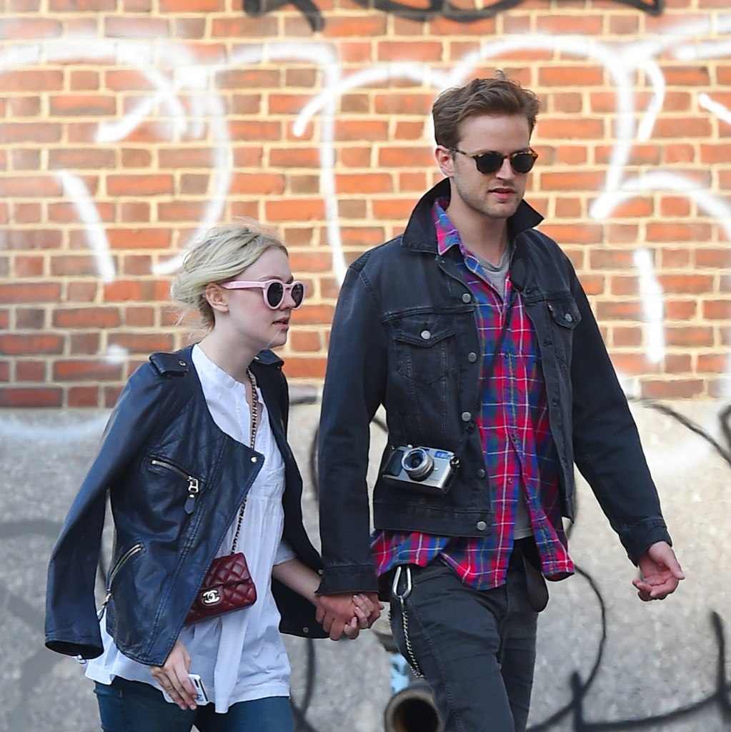 Дакота Фаннинг. И снова вездесущим папарацци удалось сфотографировать Дакоту и Джейми на улицах Нью-Йорка
