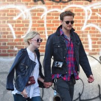 Дакота Фаннинг. И снова вездесущим папарацци удалось сфотографировать Дакоту и Джейми на улицах Нью-Йорка