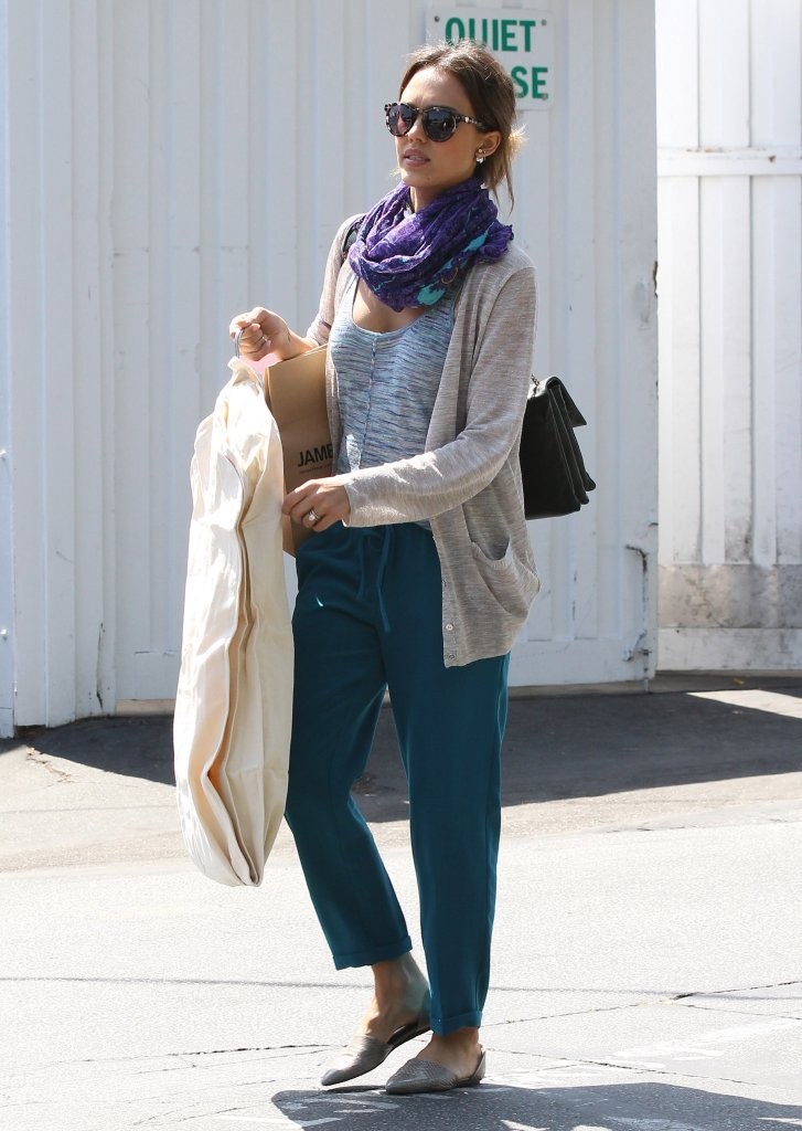 Джессика Альба. Джессика Альба на шопинге в Брентвуде