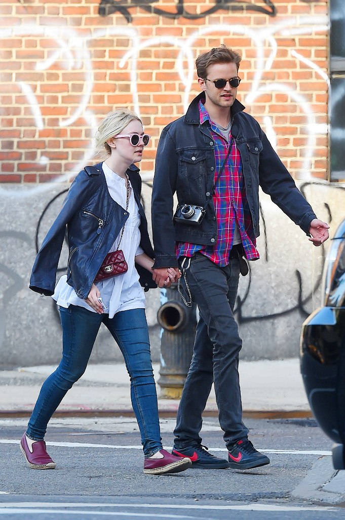 Дакота Фаннинг. И снова вездесущим папарацци удалось сфотографировать Дакоту и Джейми на улицах Нью-Йорка