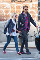 Дакота Фаннинг. И снова вездесущим папарацци удалось сфотографировать Дакоту и Джейми на улицах Нью-Йорка