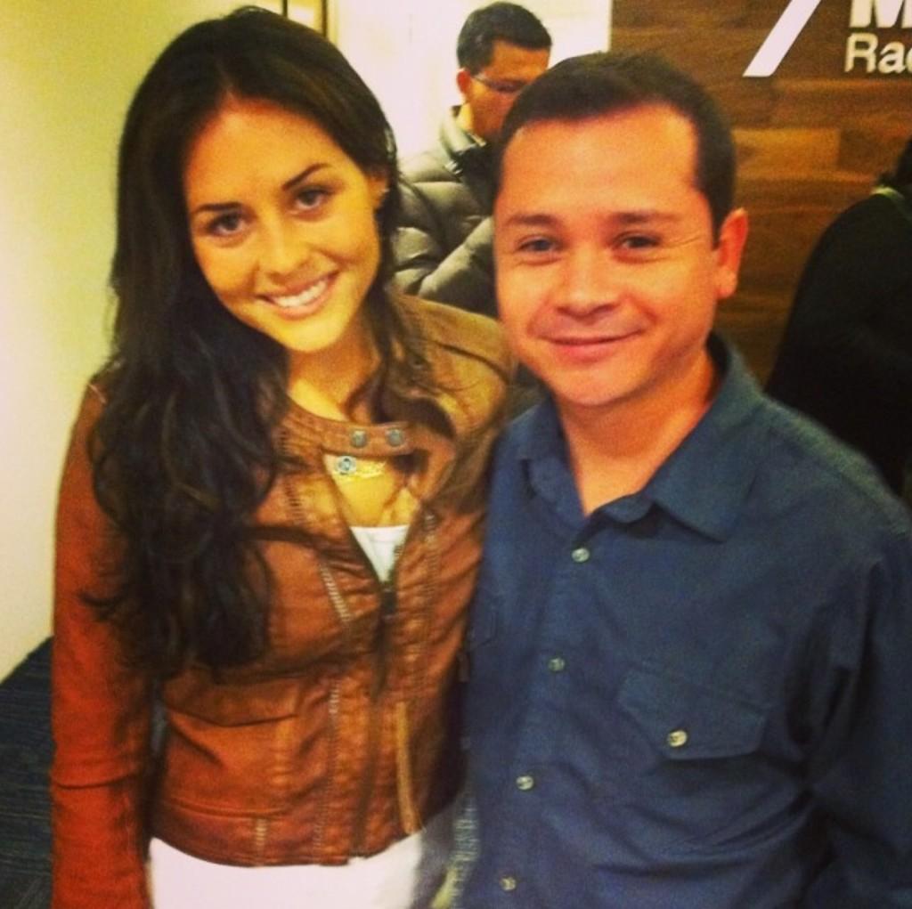 Cурия Вега. Сурия и Хосе Мария Торре на радиостанции MVS 102.5 FM.