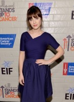 Зоуи Дешанель. Очаровательная Зоуи на благотворительном вечере в поддержку больных раком "Stand Up to Cancer".