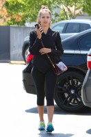 Джессика Альба. Джессика с мужем посетили медицинский центр UCLA, после чего закупились некоторыми медикаментами в Rite Aid