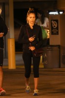 Джессика с мужем посетили медицинский центр UCLA, после чего закупились некоторыми медикаментами в Rite Aid