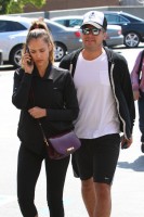 Джессика Альба. Джессика с мужем посетили медицинский центр UCLA, после чего закупились некоторыми медикаментами в Rite Aid