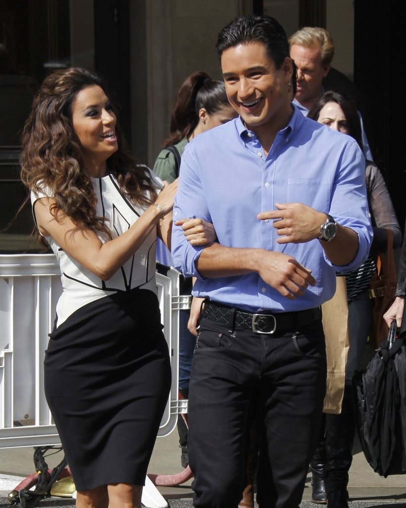 Ева Лонгория. Ева Лонгория дает интервью для шоу " Экстра! " в Лос-Анджелесе, штат Калифорния.