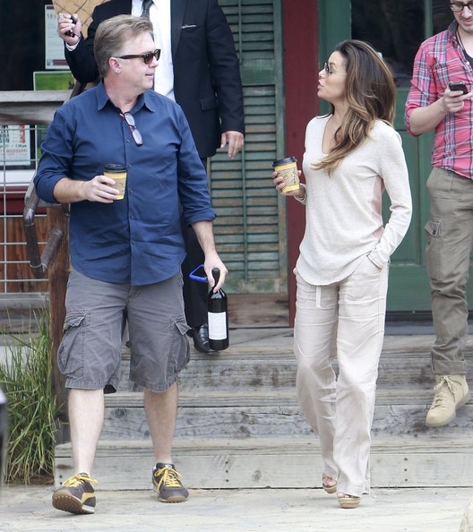 Ева Лонгория.  Ева Лонгория и ее друзья остановились перекусить в Burger King  в городе Санта-Мария, штат Калифорния.