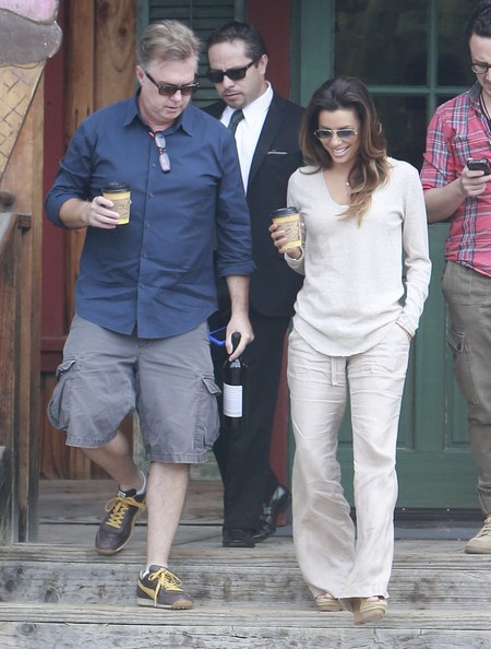 Ева Лонгория.  Ева Лонгория и ее друзья остановились перекусить в Burger King  в городе Санта-Мария, штат Калифорния.