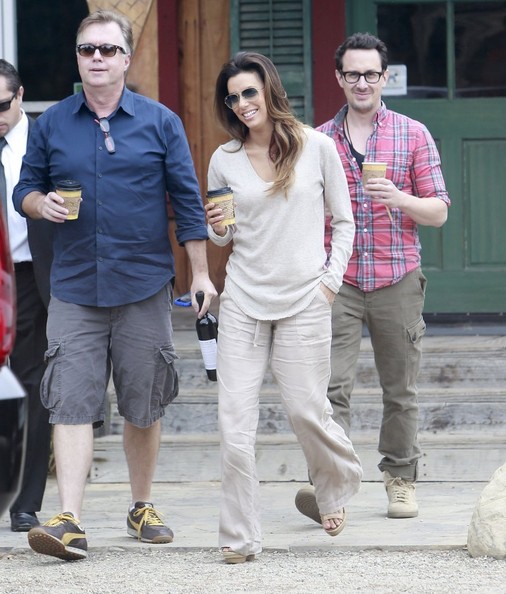 Ева Лонгория.  Ева Лонгория и ее друзья остановились перекусить в Burger King  в городе Санта-Мария, штат Калифорния.