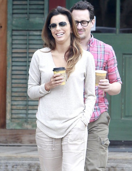 Ева Лонгория.  Ева Лонгория и ее друзья остановились перекусить в Burger King  в городе Санта-Мария, штат Калифорния.