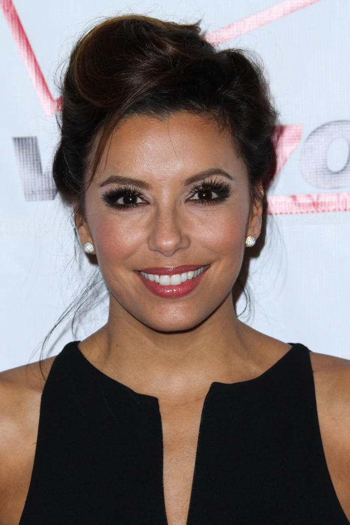 Ева Лонгория.  Ева Лонгория на благотворительном вечере Padres Contra El Cancer 13th annual 'El Sueno De Esperanza'  в Лос-Анджелесе. 